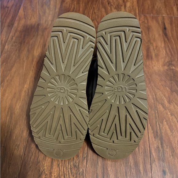 UGG Classic Tangled Boots - Picture 4 of 5